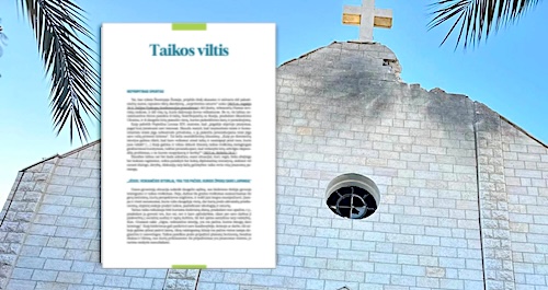 CL skrajutė. Fone – apgadinta Gazos bažnyčia. (© Jeruzalės Lotynų patriarchatas)